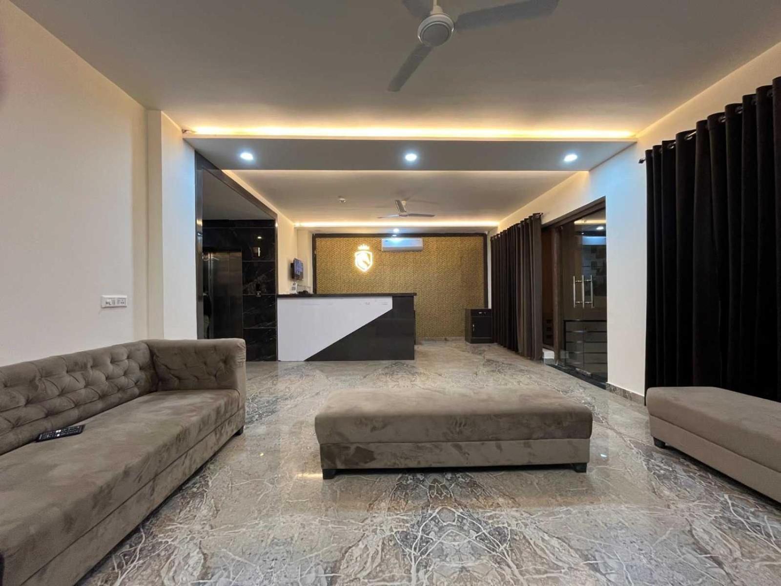 Super Townhouse Taj Nagri Basai Formerly Royal Empire Tājganj Kültér fotó